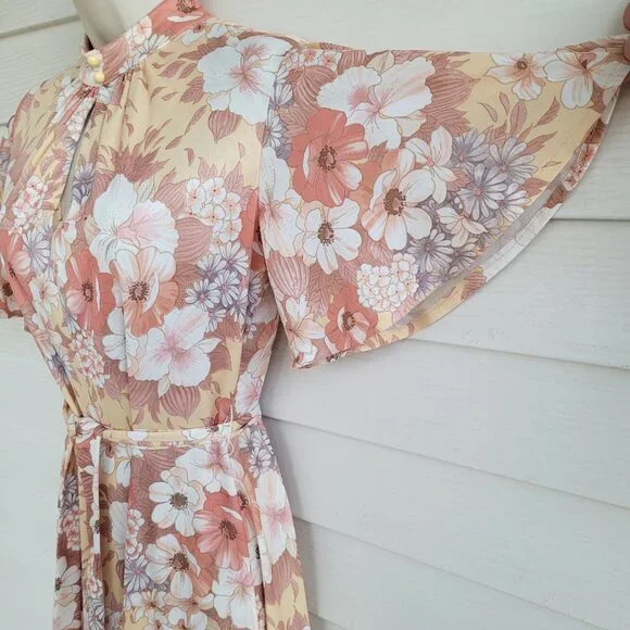 Vintage 70s: floral keyhole front short sleeve dress - Picture 3 of 7
